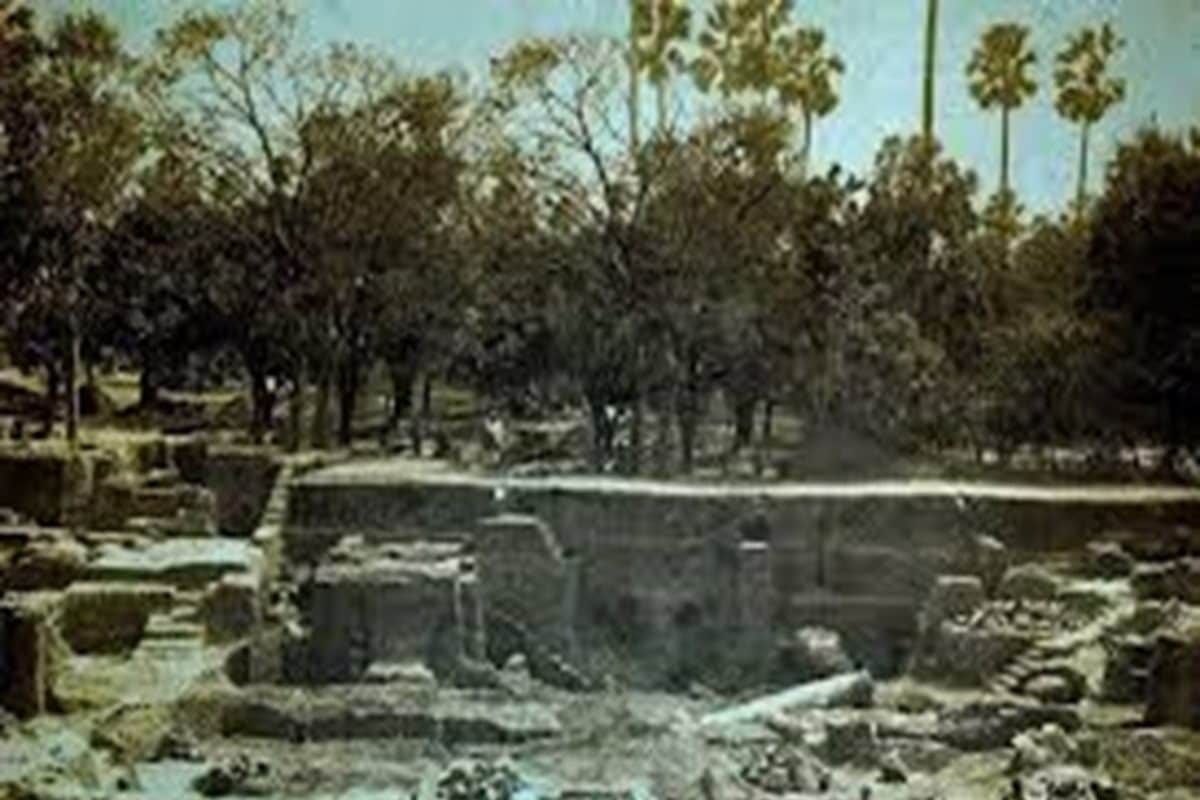 80 खंभों के नीचे क्या छुपा है खुदाई में जहां की जमीन बोलती है खुद अपना इतिहास