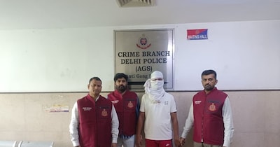 दिल्ली क्राइम ब्रांच और राजस्थान पुलिस ने लॉरेंस बिश्नोई गैंग के शार्प शूटर प्रदीप उर्फ गोलू को गिरफ्तार किया. (फोटो News18)