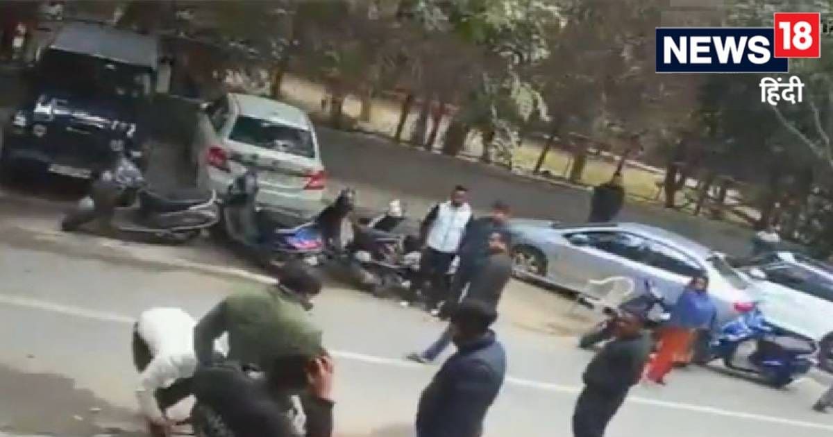 जिम में रखा था नौकर, फिर ले आया कुछ दबंग, मालिक और उसके परिवार को सड़क पर पटक-पटक कर पीटा