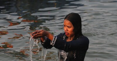 माघ मेला 2026: प्रयागराज में आस्था का हाई-टेक संगम, कड़ाके की ठंड में 'मोक्ष' की डुबकी.