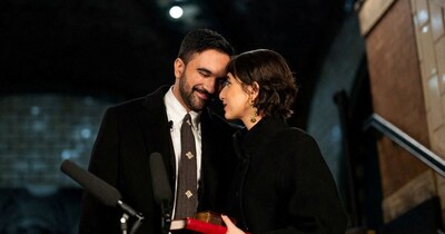 जोहरान ममदानी ने ली कुरान पर हाथ रखकर शपथ. (Credit- Reuters)