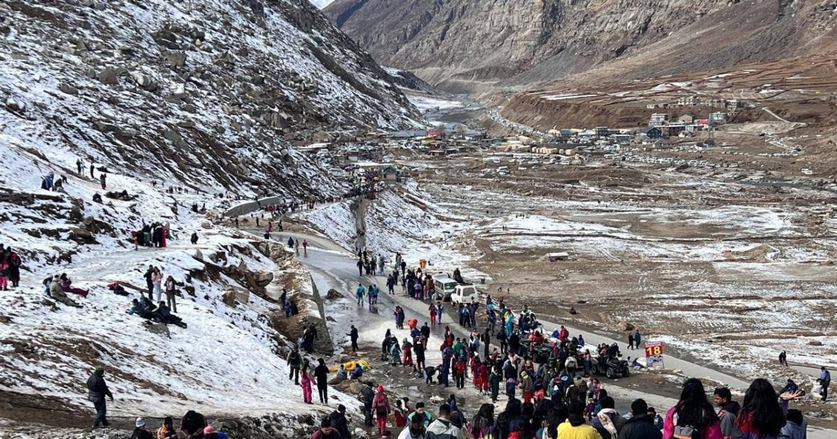 लॉन्ग वीकेंड पर चले आईए हिमाचलः 3 दिन की छुट्टी, भारी बर्फबारी का अलर्ट  और सैलानियों का पूरा पैसा वसूला!