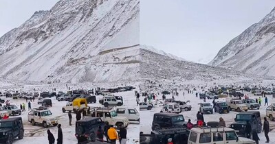 हिमाचल में बर्फबारी से सड़कें बाधित.