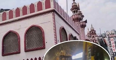 पूरा इलाका छावनी में तबदील है. 