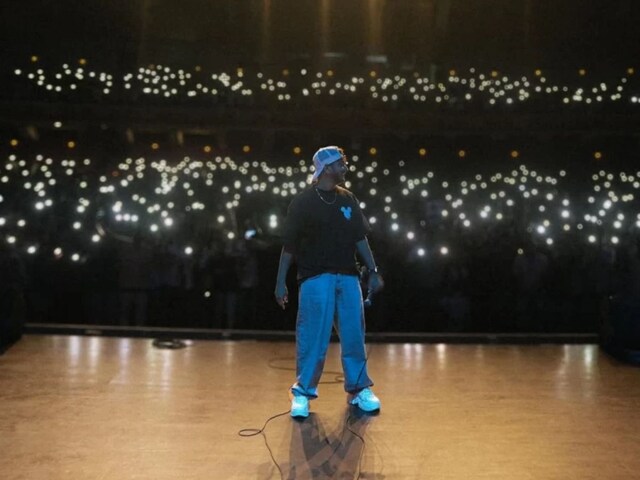 From love to betrayal and second marriage, this is the story of the relationships of stand-up comedians.