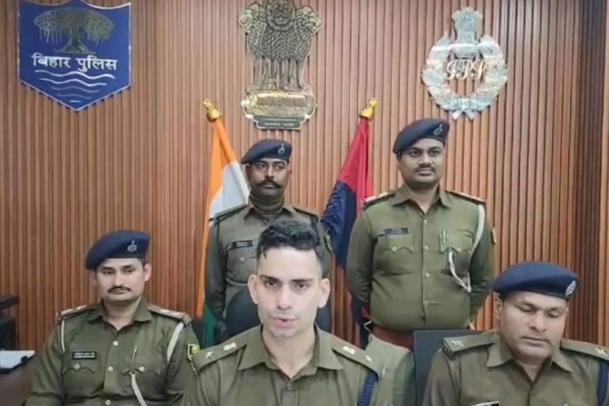 आधार कार्ड, बर्थ सर्टिफिकेट खटाखट छाप देता था गैंग, पुलिस ने मारी रेड तो खुल गई कलई