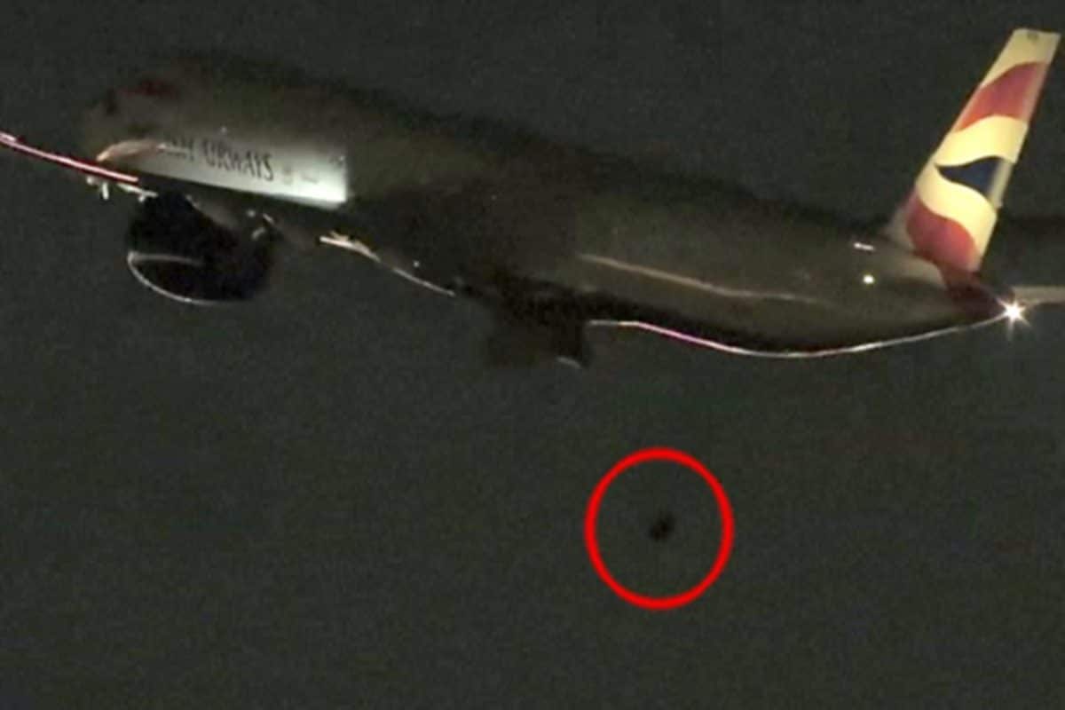 अगर हवा में निकल जाए विमान का पहिया तो कैसे होगी सुरक्षित लैंडिंग ब्रिटिश विमान के साथ अभी हुआ ऐसा
