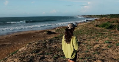 सलमान खान के अलावा, 35 साल की इस हीरोइन का नाम एक क्रिकेटर और बिजनेसमैन संग भी जुड़ा. हालांकि, एक्ट्रेस ने सलमान खान के संग नाम जुड़ने पर प्रतिक्रिया दी थी और कहा था कि उनका कोई रिलेशन नहीं है. वह सिर्फ अपने काम पर फोकस रखना चाहती हैं.  (फोटो साभारः इंस्टाग्राम @hegdepooja)