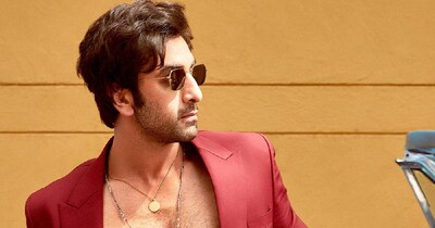 नई दिल्ली. बॉलीवुड में रणबीर कपूर सिर्फ अपनी दमदार एक्टिंग के लिए ही नहीं, बल्कि कभी अपनी लव लाइफ को लेकर भी चर्चा में रहा करते थे. कपूर खानदान से ताल्लुक रखने वाले रणबीर के अफेयर की एक समय में खूब खबरें आती थीं. वो बात अलग है कि आज वह परफेक्ट फैमिली मैन बन चके हैं. उनीक जिदंगी में शादी के बाद ऐसा बदलावा आया कि वह आज एक जिम्मेदार पति और प्यार करने वाले पिता के तौर पर पहचाने जाते हैं.