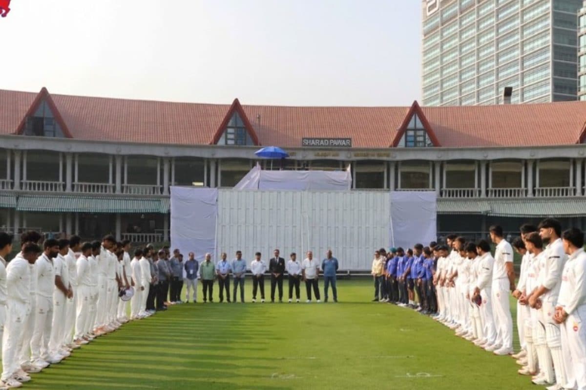 रणजी मुकाबले में हाथ पर काली पट्टी बांधकर क्यों उतरे खिलाड़ी, वजह जानकर बढ़ जाएगी Respect