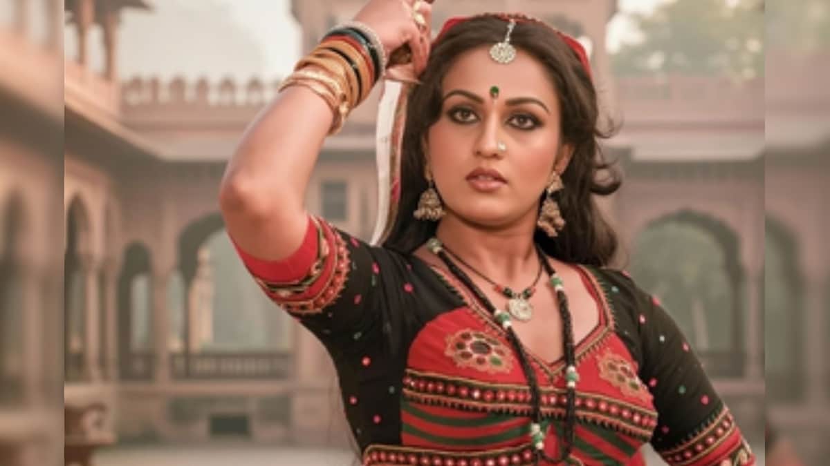 रीना रॉय ने उतारी सासू मां की आरती, 4.55 मिनट के गाने में दिखा सास-बहू का प्यार, भूल जाएंगे सारे सितम