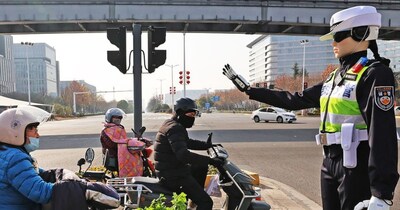 रोबोट संभाल रहे सड़कों पर ट्रैफिक. (फोटो: Instagram/cgtneurope)