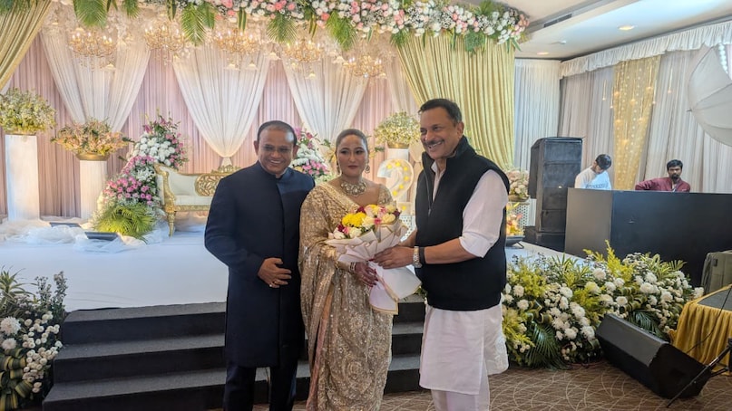 IAS Santosh Kumar Mall , ias Santosh Mall 25th Anniversary News , cm Nitish Kumar news , Bihar ias officers news, who is ias officer santosh kumar mal , bihar Bureaucracy News , bihar cadre ias santosh mall wife name , ias Santosh Mall Profile , Santosh Mall Shadi ki varshganth , आईएएस संतोष कुमार मल्ल , आईएएस संतोष मल्ल शादी की वर्षगांठ न्यूज, सीएम नीतीश कुमार , चीफ सेक्रेटरी प्रत्यय अमृत , डिप्टी सीएम स्रमाट चौधरी