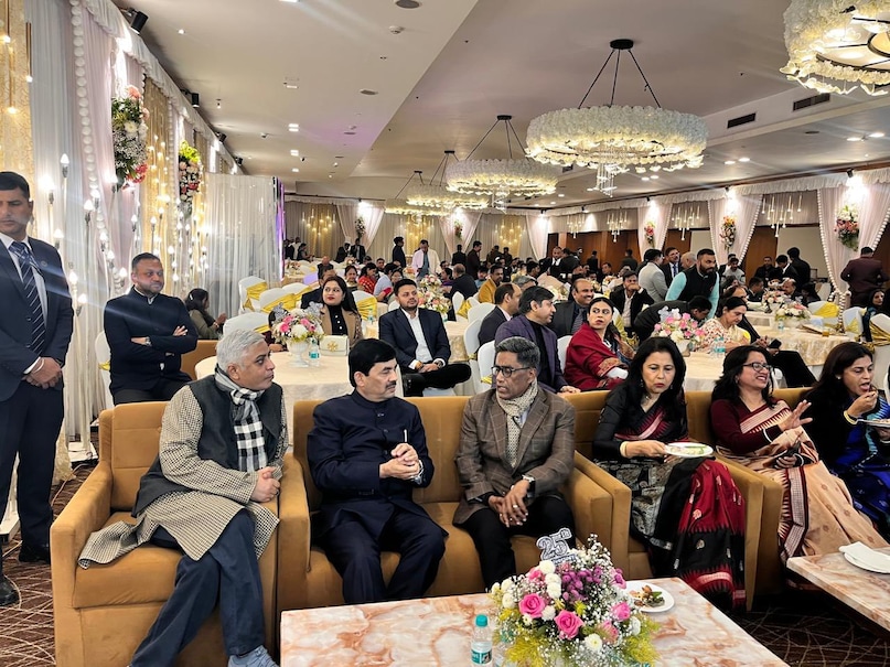 IAS Santosh Kumar Mall , ias Santosh Mall 25th Anniversary News , cm Nitish Kumar news , Bihar ias officers news, who is ias officer santosh kumar mal , bihar Bureaucracy News , bihar cadre ias santosh mall wife name , ias Santosh Mall Profile , Santosh Mall Shadi ki varshganth , आईएएस संतोष कुमार मल्ल , आईएएस संतोष मल्ल शादी की वर्षगांठ न्यूज, सीएम नीतीश कुमार , चीफ सेक्रेटरी प्रत्यय अमृत , डिप्टी सीएम स्रमाट चौधरी