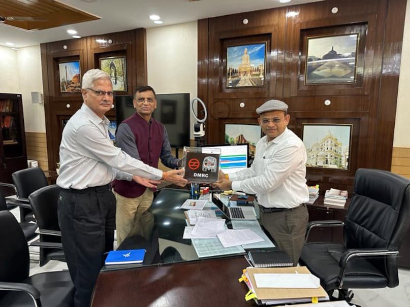 IAS Santosh Kumar Mall , ias Santosh Mall 25th Anniversary News , cm Nitish Kumar news , Bihar ias officers news, who is ias officer santosh kumar mal , bihar Bureaucracy News , bihar cadre ias santosh mall wife name , ias Santosh Mall Profile , Santosh Mall Shadi ki varshganth , आईएएस संतोष कुमार मल्ल , आईएएस संतोष मल्ल शादी की वर्षगांठ न्यूज, सीएम नीतीश कुमार , चीफ सेक्रेटरी प्रत्यय अमृत , डिप्टी सीएम स्रमाट चौधरी