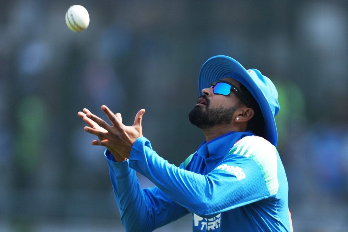 विराट कोहली अपने बल्ले से जवाब देते हैं... श्रेयस अय्यर ने आलोचकों की बोलती की बंद