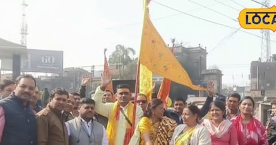 भावेश कुमार हाथ में 8 फीट ऊंचा पवित्र 'निशान' लेकर बाबा श्याम के दरबार की ओर बढ़ रहे हैं.