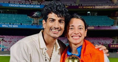 पलाश ने इंस्टा से स्मृति की सारी फोटोज डिलीट कर दी. 