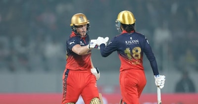 स्मृति मंधाना ने नाबाद अर्धशतक जड़कर आरसीबी को फाइनल में पहुंचाया.