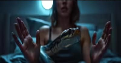 सांप की सरसराहट को समझा प्रेमी का टच (इमेज- फाइल फोटो) 