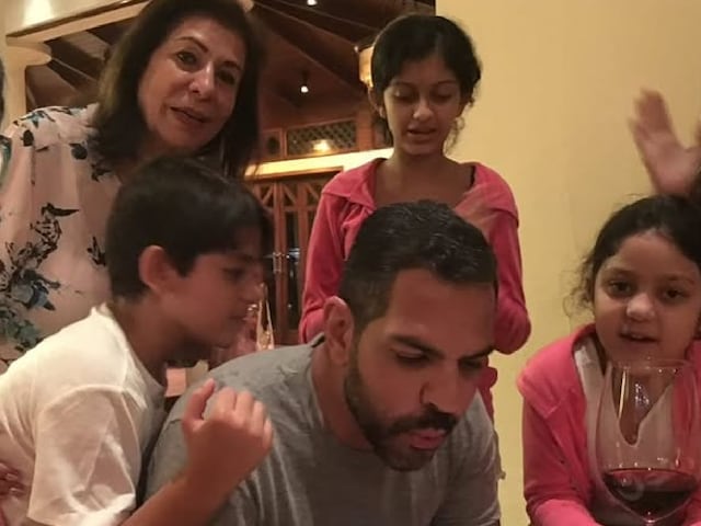 प्रिया ने करिश्मा से मांगे तलाक के पेपर, भड़कीं संजय की बहन ने सुनाई खरी-खोटी