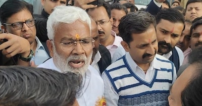 स्वतंत्र देव सिंह का काफिला बीजेपी विधायक ने रोका.