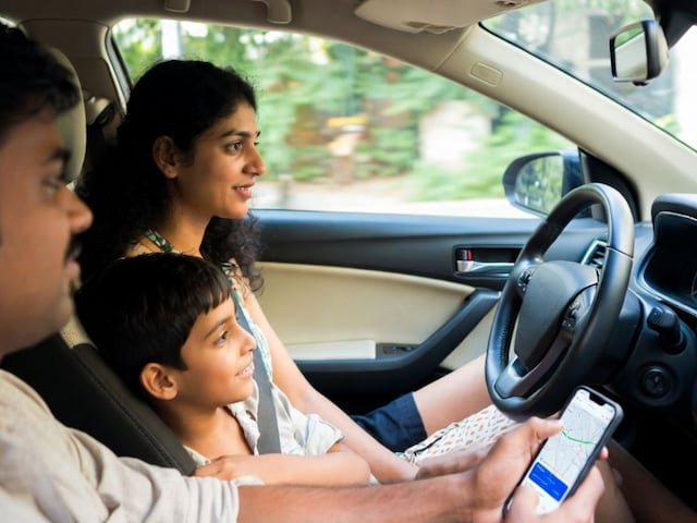 गूगल मैप देखकर चल रहा था परिवार, नाले में जा गिरी कार, मच गई चीख-पुकार