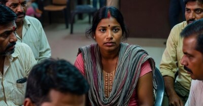 हरदोई में थाने में पत्नी को पति ने मारी गोली.