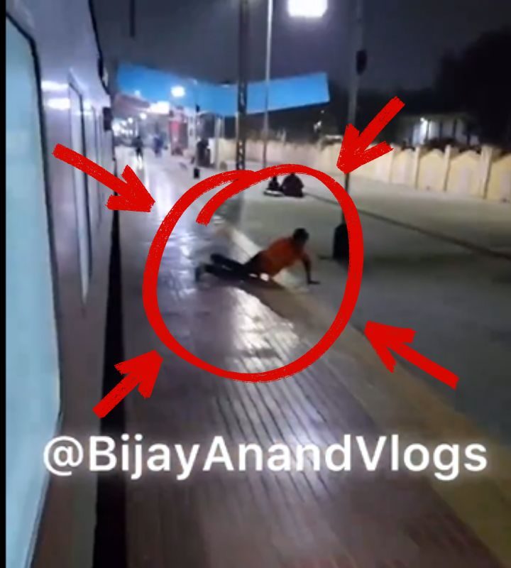 Viral Video:जान से बढ़ कर कुछ नहीं! डिलीवरी करना पड़ गया भारी चलती ट्रेन से गिरा स्विगी डिलीवरी बॉय