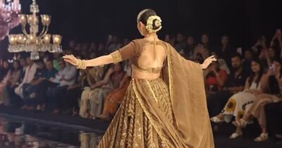 नई दिल्ली. किसी ने उसे जिंदगी का 'टाइम पास' कह दिया, तो किसी ने कैमरों के सामने सिर्फ 'डियर फ्रेंड' बताकर बात खत्म कर दी. ग्लैमर, खूबसूरती और टैलेंट से भरपूर इस एक्ट्रेस की जिंदगी बाहर से जितनी परफेक्ट दिखती है, अंदर से उतनी ही उलझनों से भरी रही है. पांच अलग-अलग नामों के साथ इस हसीना नाम जुड़ा, हर बार सुर्खियां बनीं, हर बार चर्चाएं हुईं, लेकिन हर रिश्ते का अंजाम अधूरा ही रहा. कभी म्यूजिक इंडस्ट्री के बड़े चेहरे से अफवाहें जुड़ीं, कभी स्टार किड के साथ लंबा रिश्ता चर्चा में रहा, तो कभी को-स्टार और सीनियर एक्टर के साथ नजदीकियों की खबरों ने सोशल मीडिया पर हलचल मचा दी. कभी सफाई आई, कभी चुप्पी रही, कभी रिश्तों को दोस्ती का नाम देकर किनारे कर दिया गया. सबसे हैरानी की बात यह रही कि इतनी शोहरत और चाहने वालों के बावजूद यह हसीना आज भी सच्चे और स्थायी प्यार की तलाश में दिखती है. शायद यही वजह है कि उसकी लव लाइफ, उसकी फिल्मों से ज्यादा चर्चा में रहती है. क्या आप जानते हैं ये एक्ट्रेस कौन है? 