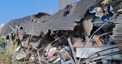 थाईलैंड में ट्रेन हादसा. (Credit- Fire Rescue Thailand/Facebook)