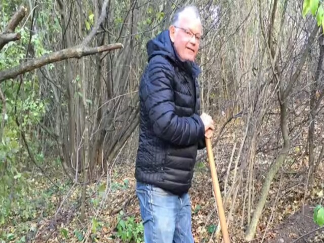 पिता की ड्राइंग देखकर जंगल में पहुंच गया ये शख्स, खुदाई करते-करते बदल गई किस्मत!