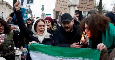 ईरान के खिलाफ पेरिस में प्रदर्शन. (Reuters)