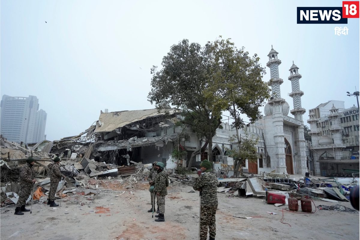 Turkman Gate Demolition Live: पत्‍थरबाजों पर एक्‍शन शुरू आज कोर्ट में किया जाएगा पेश फैज-ए-इलाही मस्जिद के पास सुरक्षा सख्‍त