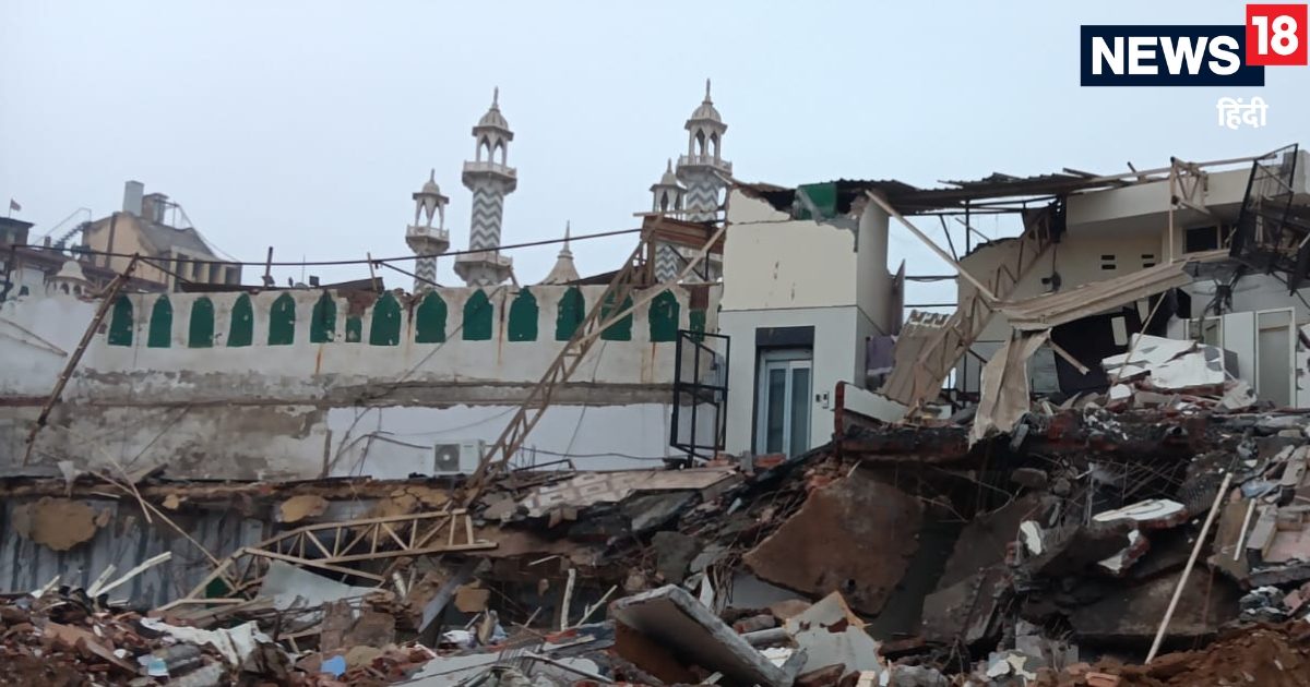 Faiz-e-Ilahi Mosque Demolition Drive LIVE: तुर्कमान गेट के आसपास कर्फ्यू जैसा माहौल, ड्रोन से निगरानी, पत्‍थरबाजों की आएगी शामत