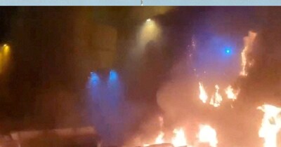 अमेरिका मुर्दाबाद के नारे ईरानी संसद में लगे हैं.