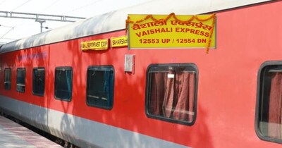 रेलवे ने वैशाली एक्सप्रेस का स्टेटस बदल दिया है. इस कारण इसका किराया कम हो गया है.