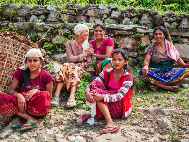महिलाओं के लिए गांव: दुनिया का ऐसा गांव जहां नहीं जा सकते पुरुष!