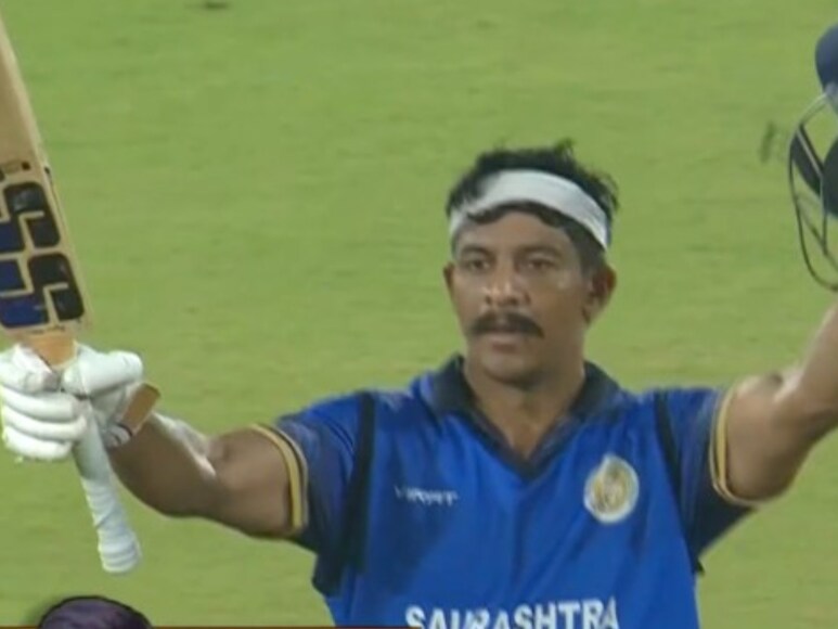 Vishvaraj Jadeja, Vishvaraj Jadeja century, Vishvaraj Jadeja historic century, saurashtra vijay hazare trophy final, suarashtra beat punjab by 9 wickets, vijay hazare trophy, saurashtra vs vidarabha final, anmolpreet singh, prerak mankad, विश्वराज जडेजा, विजय हजारे ट्रॉफी, सौराष्ट्र फाइनल में