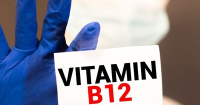 विटामिन बी12 की कमी दूर करने के लिए डेयरी प्रोडक्ट्स का सेवन करना चाहिए.