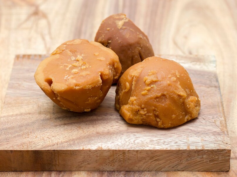 ways to identify real vs fake jaggery