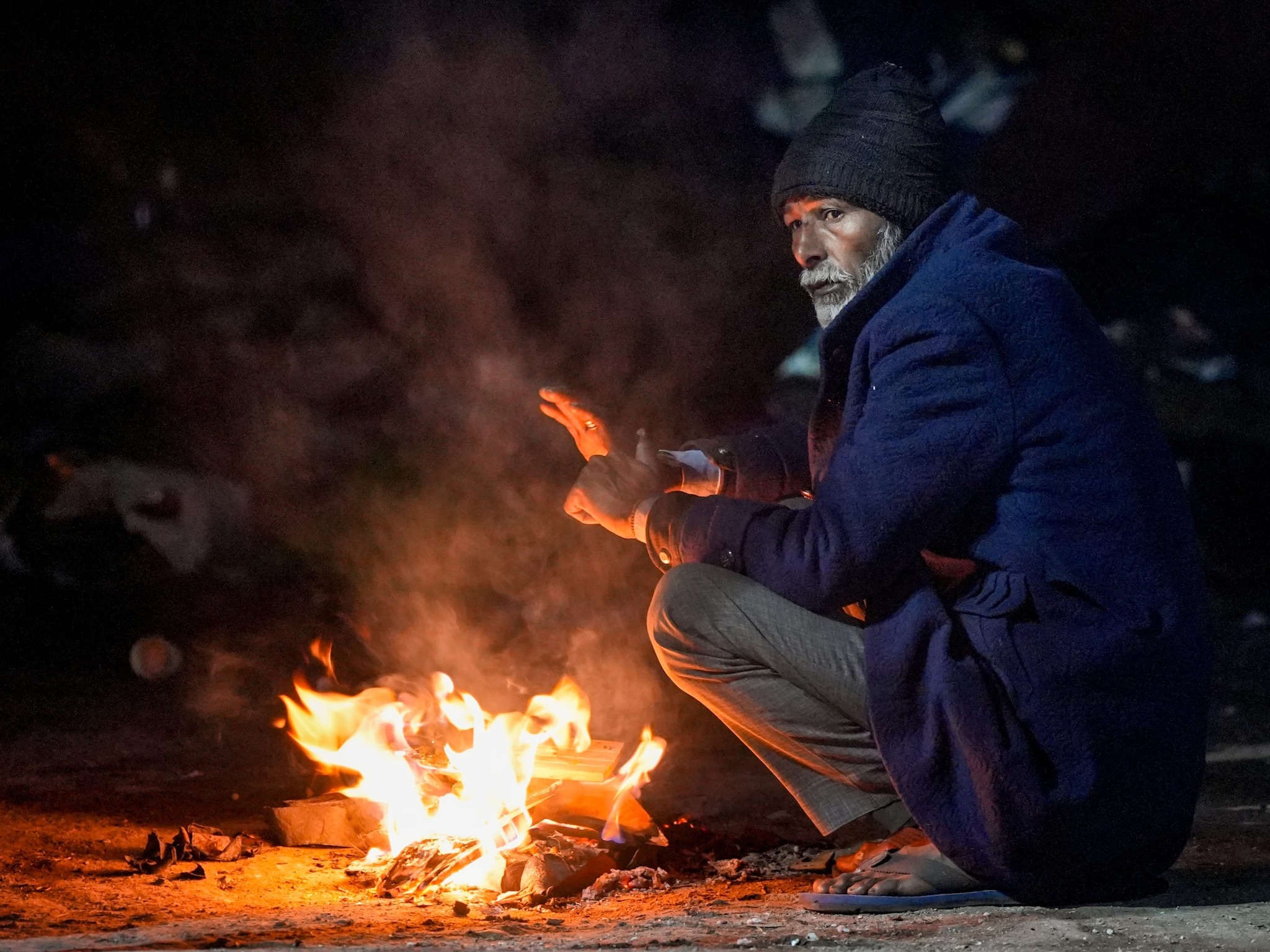 दिल्ली-NCR में सर्दी का प्रचंड रूप 6° तक पहुंचा पारा कंपकपा रहा यूपी बिहार