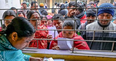 पश्च‍िम बंगाल के नाद‍िया में एसआईआर की सुनवाई कुछ इस तरह चल रही है. (PTI)