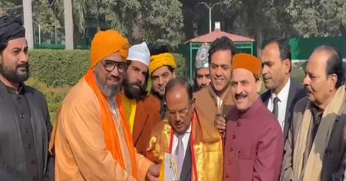 सैय्यद नसीरुद्दीन चिश्ती कौन हैं, जो NSA अजीत डोभाल से मिले?