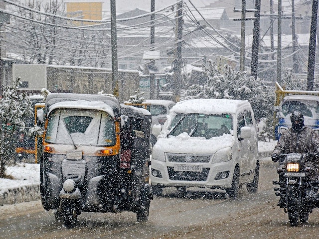 MP के इस शहर में हुई जोरदार बर्फबारी, पारा पहुँचा 4 डिग्री
