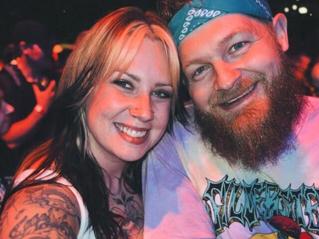 पति-पत्नी ने अपने रिश्ते में जोड़ा एक और पार्टनर, पत्नी को हो गया उससे प्यार!