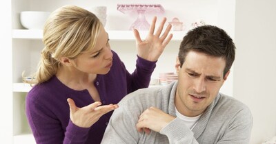 बीवी को पता चला पति का राज. (प्रतीकात्मक फोटो: Canva)