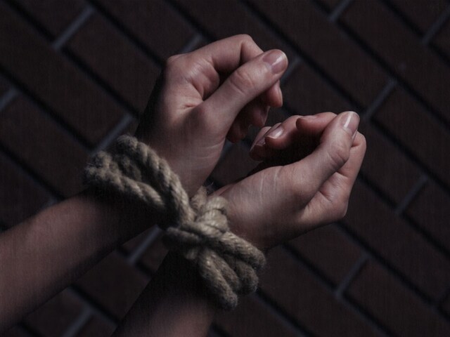 अकेले घर आई दोस्त की बेटी, महिला को कैद, 25 साल बाद रिहा!