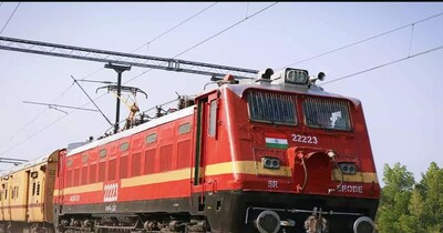 Nanded-Pune Express Diverted to Hadapsar: Passengers Face Major Commute Woes