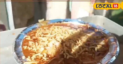 बिहार के पूर्णिया में महिला कॉलेज के पास और ग्रीन पार्क के पास पप्पू भाई की दिल्ली की मशहूर कचौड़ी खाने के लिए लोगों की भीड़ लगी रहती है. दरअसल, साइकिल पर पूरा सेटअप तैयार कर दिल्ली की मशहूर कचौड़ी की दुकान लगाई जाती है. दिल्ली की मशहूर कचौड़ी का स्वाद इतना बेहतर होता है कि इसका स्वाद लेने के लिए लोग घंटों इंतजार कर खड़े रहते हैं.